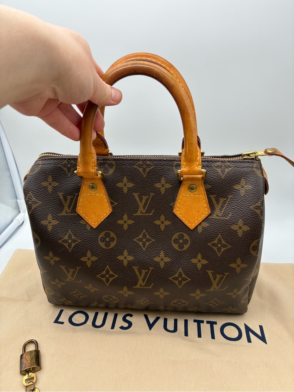 Louis Vuitton monogram speedy 25 with lock and key and dustbag